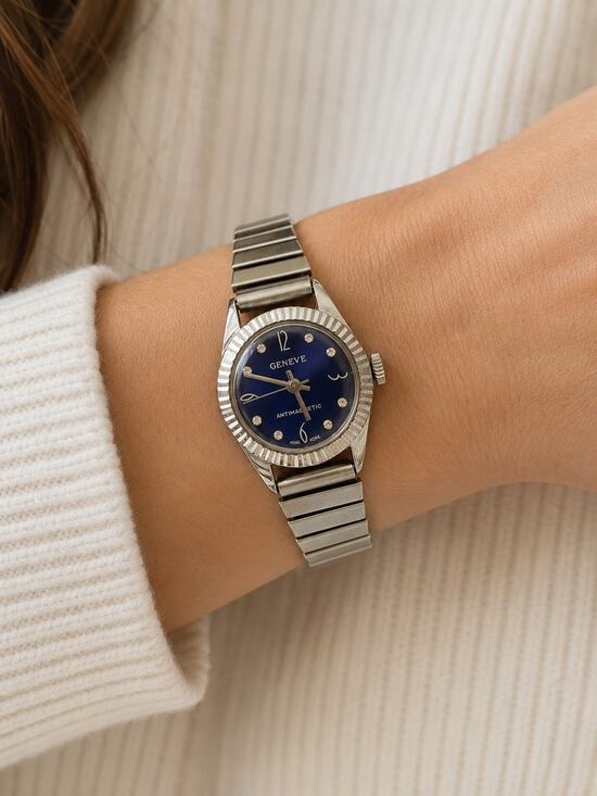Vintage Genève 17 Jewel Ladies Hand Wind Watch Blue Dial Antimagnetic Runs HK